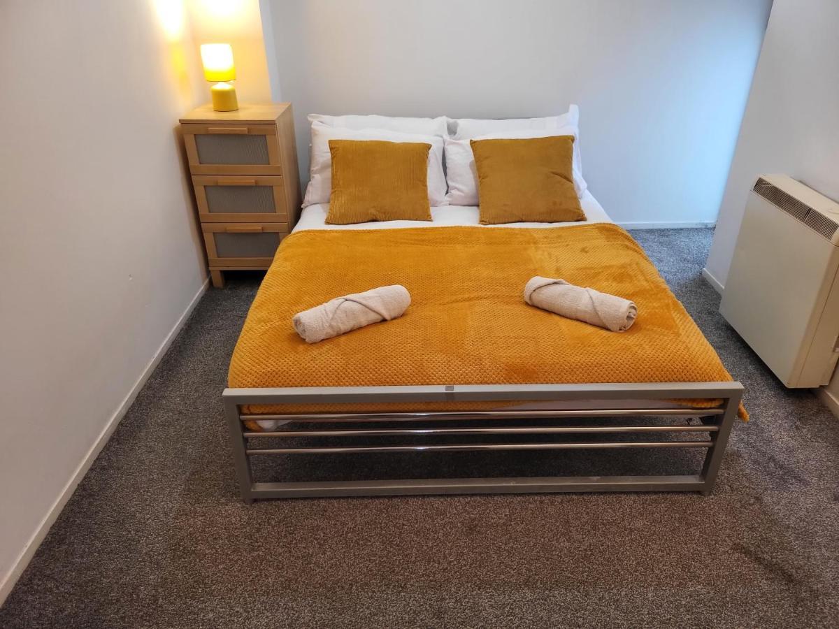 Luxury 2 Bed Apt On River, Wifi, Parking, Garden