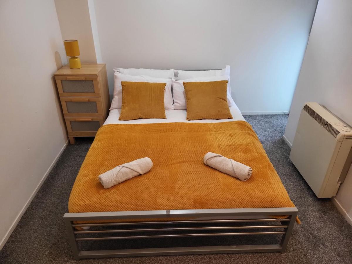 Luxury 2 Bed Apt On River, Wifi, Parking, Garden