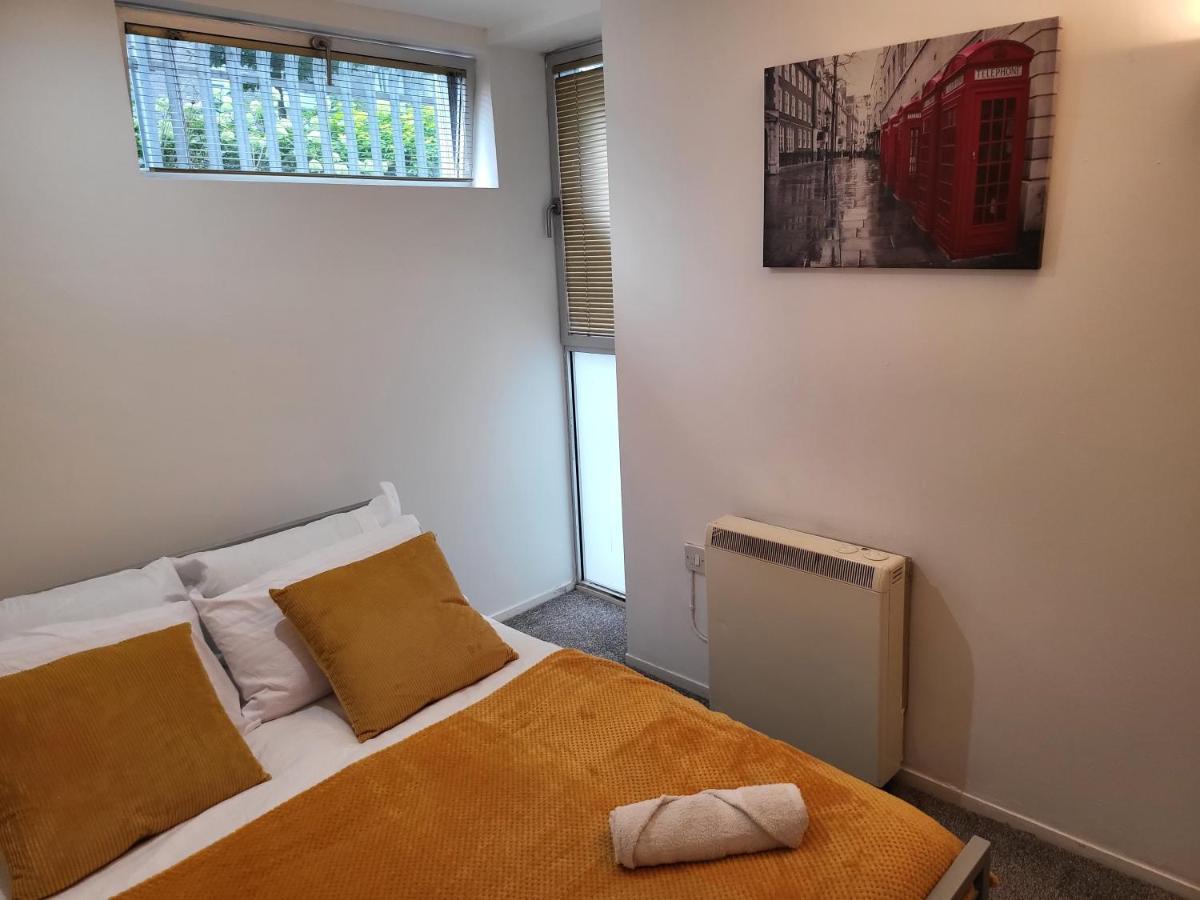 Luxury 2 Bed Apt On River, Wifi, Parking, Garden *