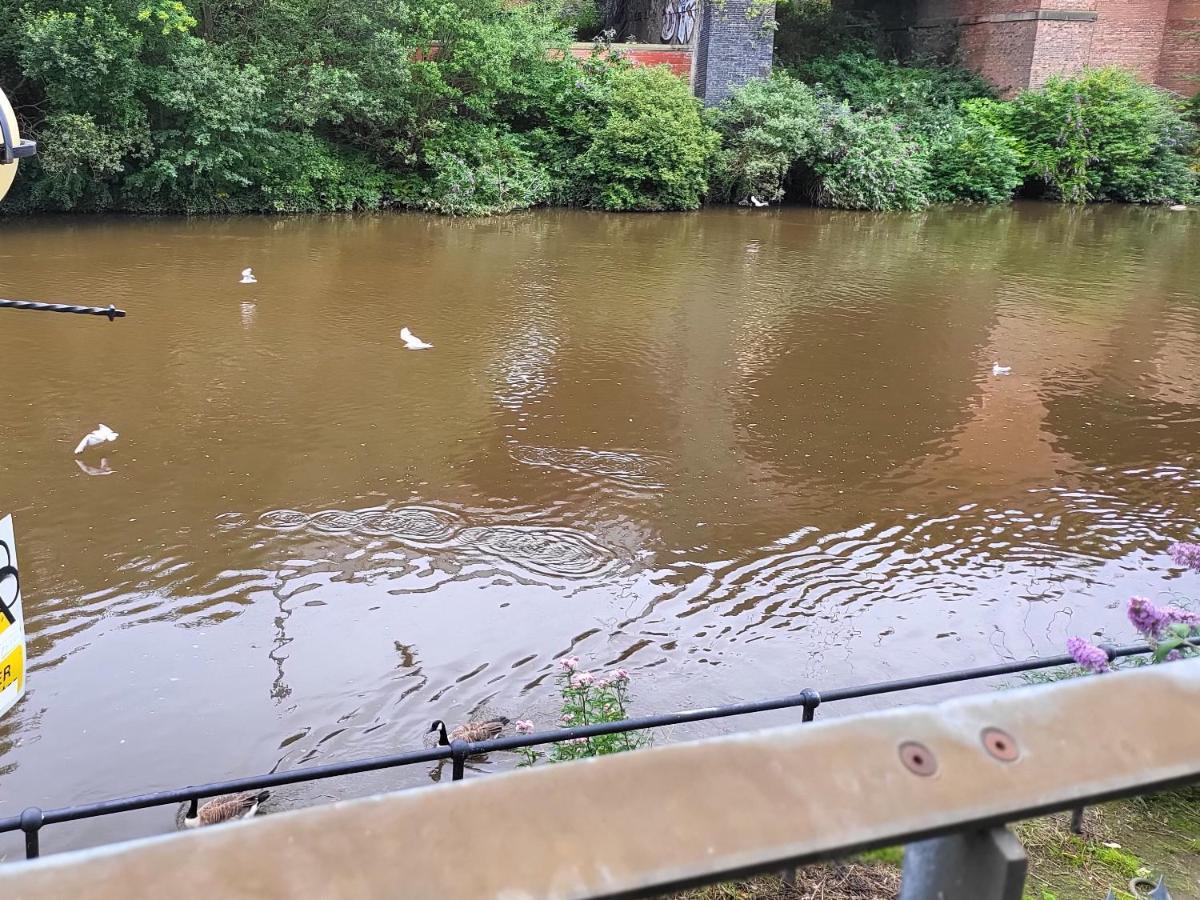 Apartment Luxury 2 Bed Apt On River, Wifi, Parking, Garden