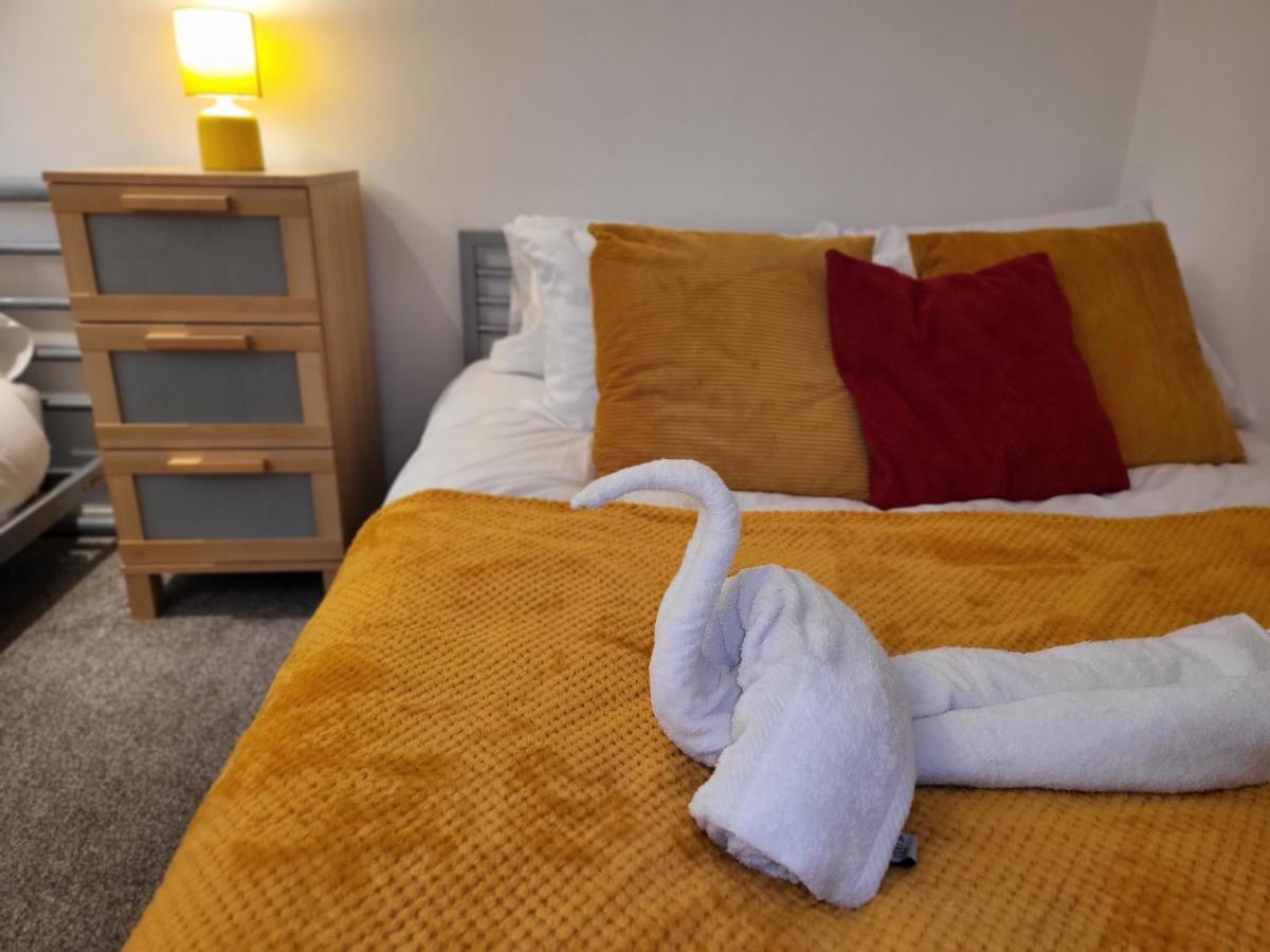 Luxury 2 Bed Apt On River, Wifi, Parking, Garden Manchester