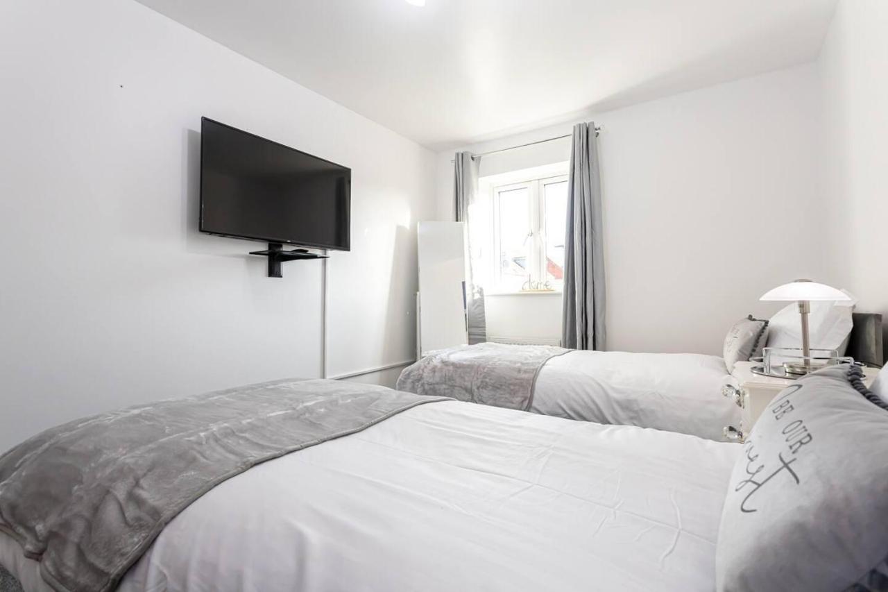 Beautifully Designed 3 Bed House - In Holiday home Manchester