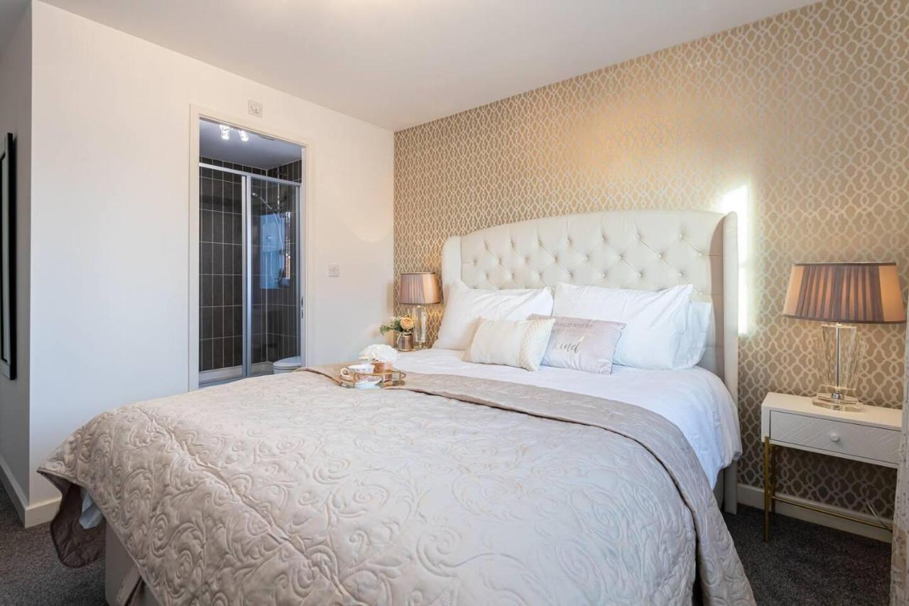 Beautifully Designed 3 Bed House - In