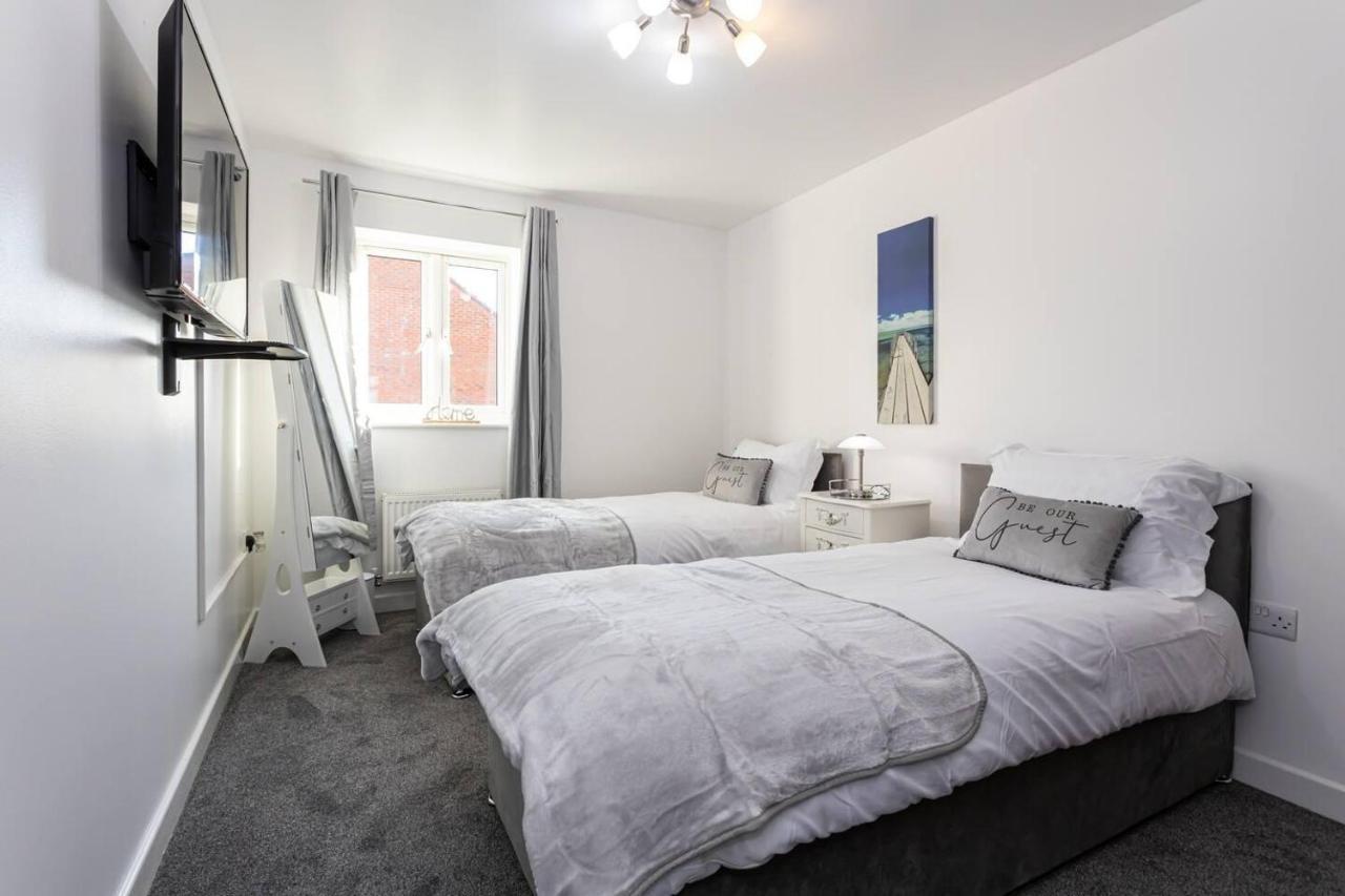 Beautifully Designed 3 Bed House - In *
