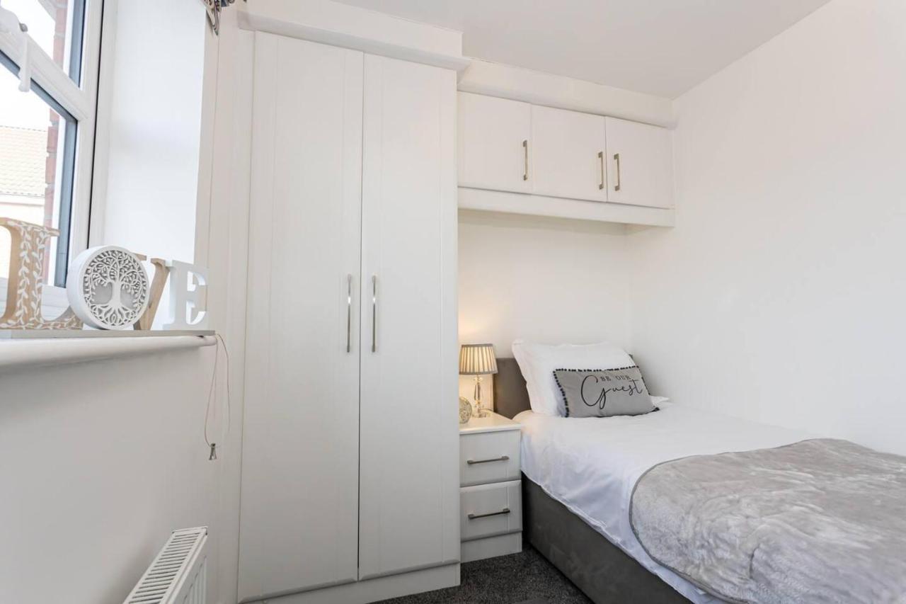 Beautifully Designed 3 Bed House - In Holiday home Manchester
