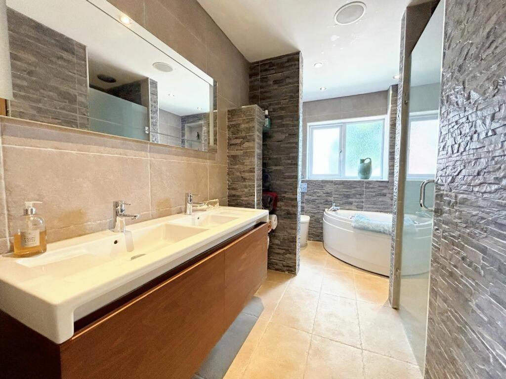 3 Chatsworth Road, Worsley * Manchester