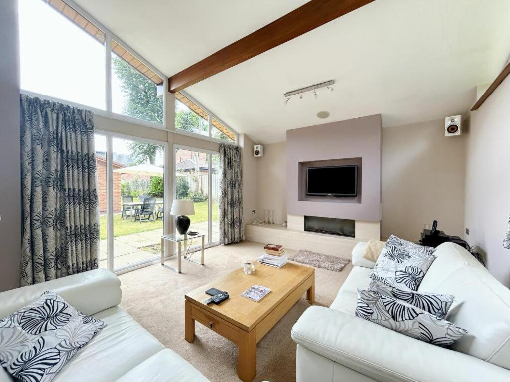 3 Chatsworth Road, Worsley * Manchester