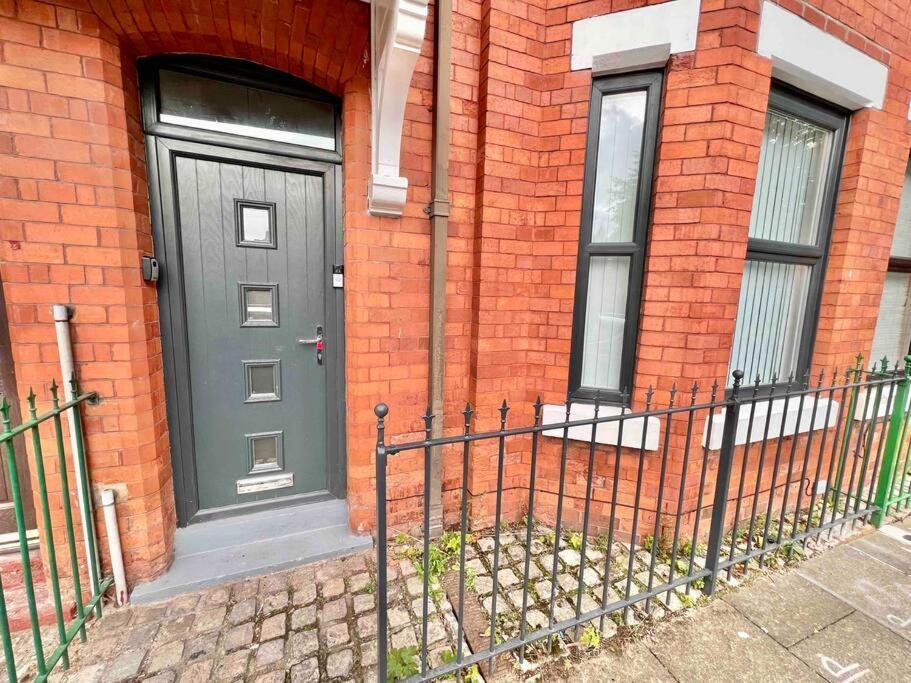 Holiday home Modern Centre Townhouse Sleeps 10 & Parking *