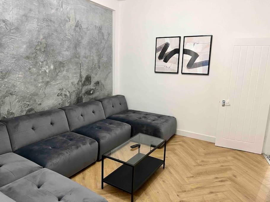 Holiday home Modern Centre Townhouse Sleeps 10 & Parking Manchester