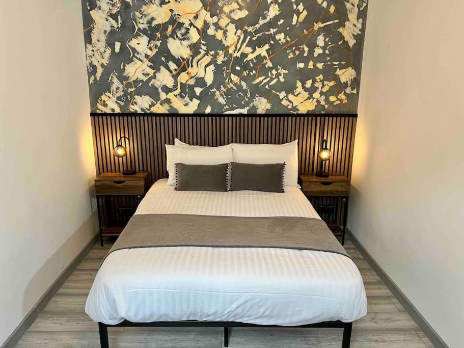 Holiday home Modern Centre Townhouse Sleeps 10 & Parking *