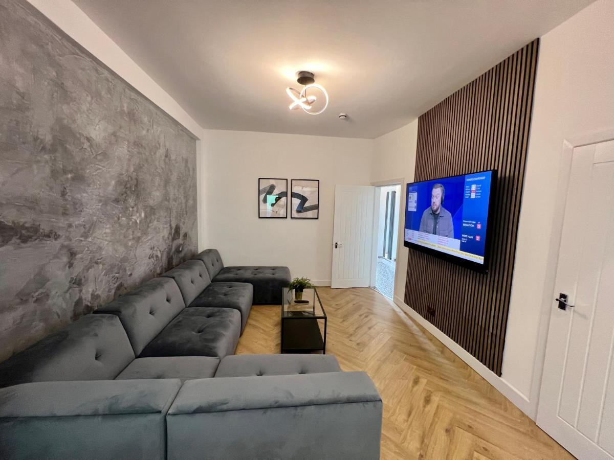Holiday home Modern Centre Townhouse Sleeps 10 & Parking *