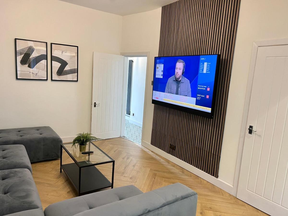 Holiday home Modern Centre Townhouse Sleeps 10 & Parking *