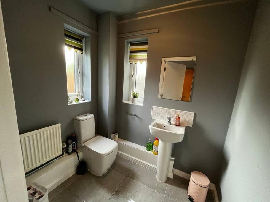 Deluxe 4 Bed House Near The Etihad By Snoozystays Vakantiehuis Manchester