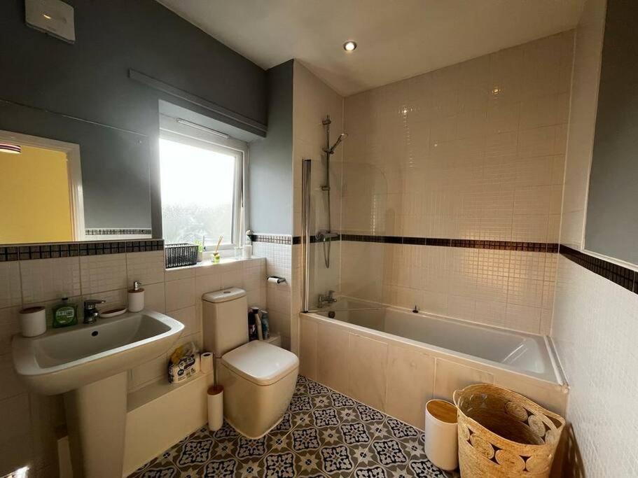Deluxe 4 Bed House Near The Etihad By Snoozystays Manchester