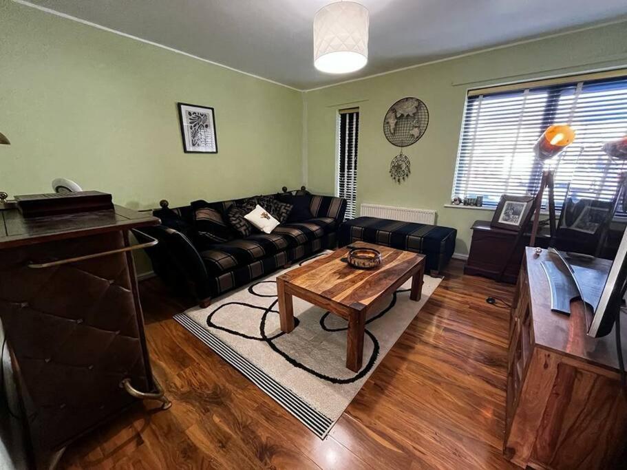 Deluxe 4 Bed House Near The Etihad By Snoozystays Vakantiehuis Manchester