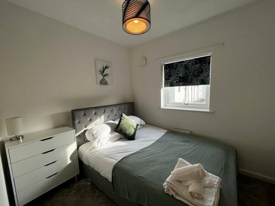 Vakantiehuis Deluxe 4 Bed House Near The Etihad By Snoozystays *
