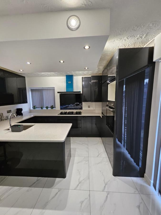 Serene 3br With Free Parking Vakantiehuis *