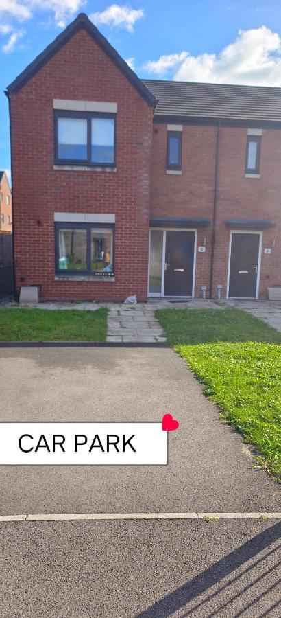 Vishisamarth H8: Convenient With Amenities Homestay Manchester