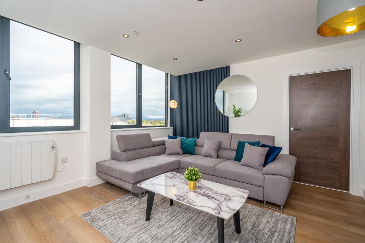 2 Bed - 5 Mins From Old Trafford Manchester