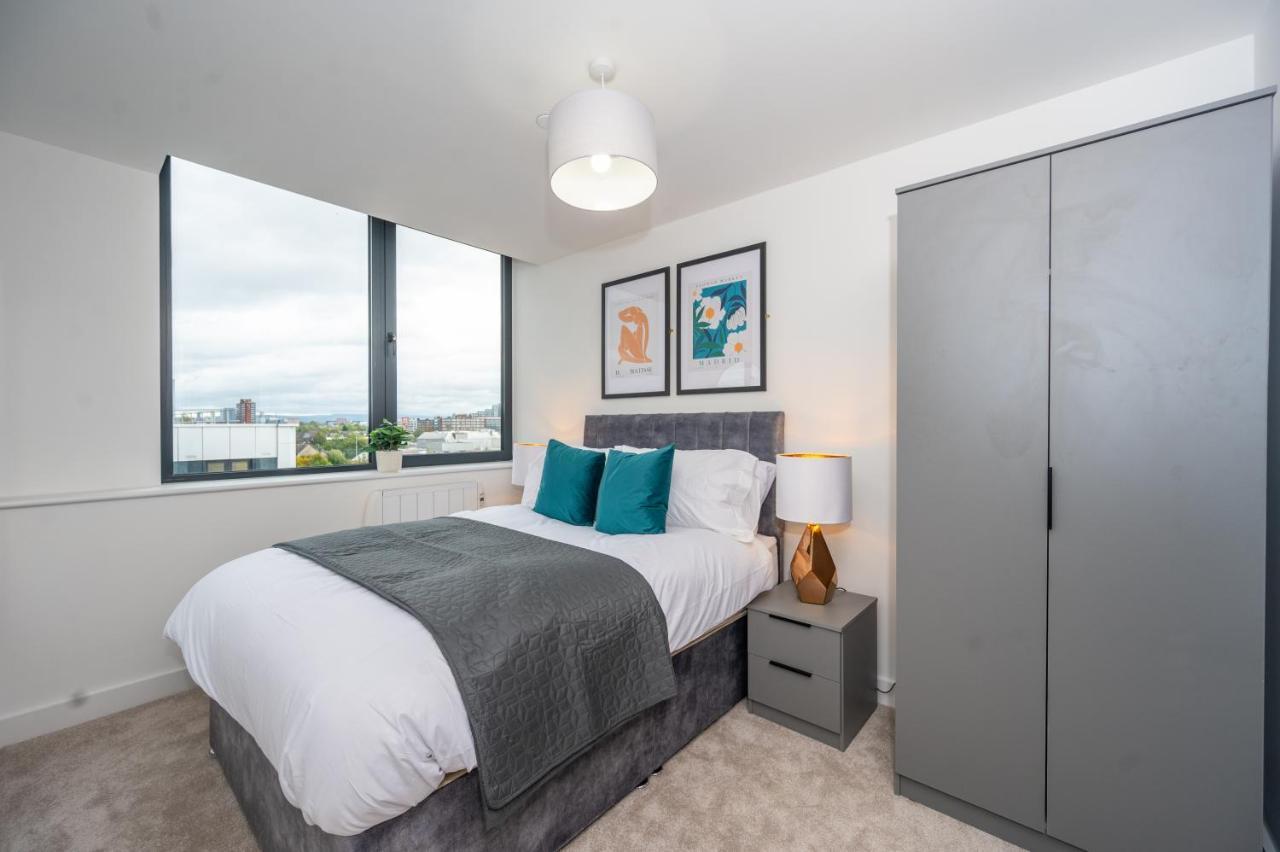 2 Bed - 5 Mins From Old Trafford * Manchester
