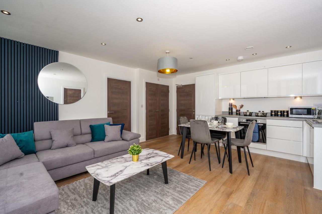 2 Bed - 5 Mins From Old Trafford *