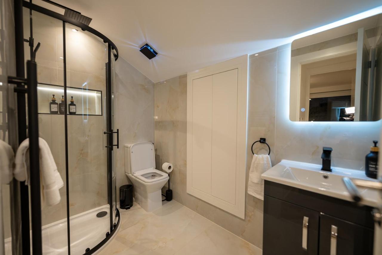 Exquisite 6 Bedroom Luxury *