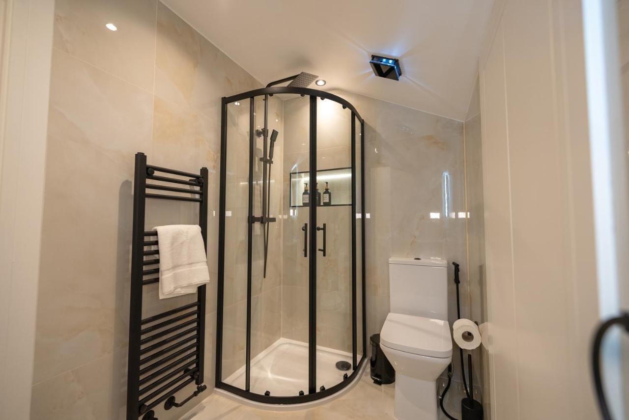 Holiday home Exquisite 6 Bedroom Luxury *