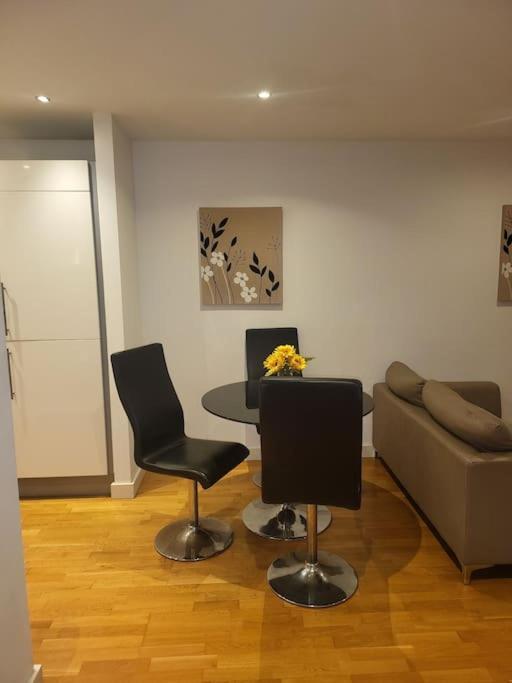 Amazing 1 Bedroom Apartment *
