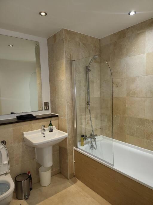 Amazing 1 Bedroom Apartment *