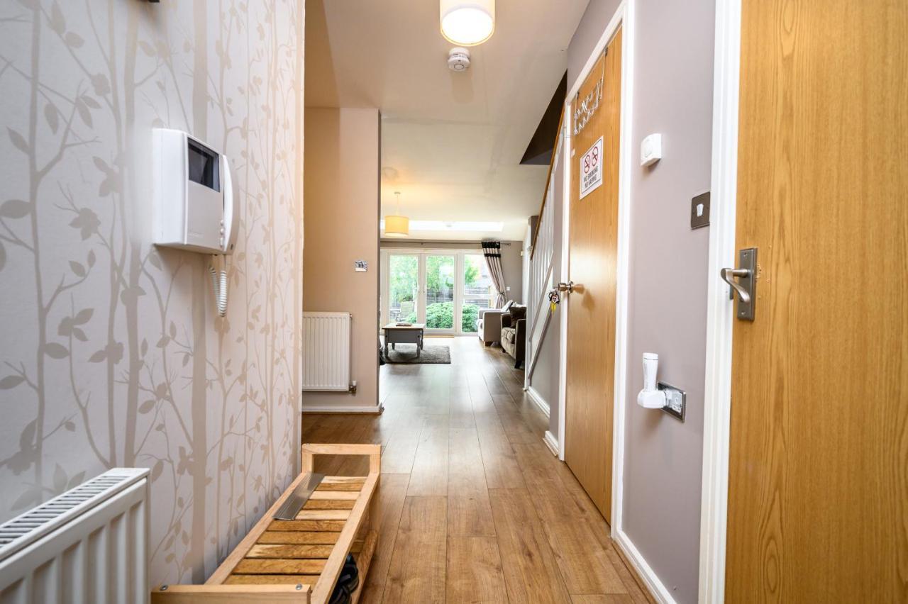 Serviced Northernnightzzz - The Gardens Holiday home *