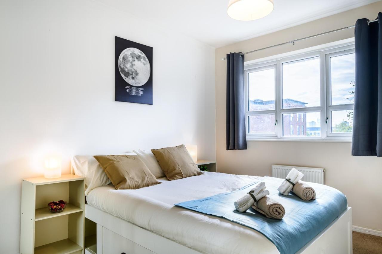 Serviced Northernnightzzz - The Gardens Holiday home *