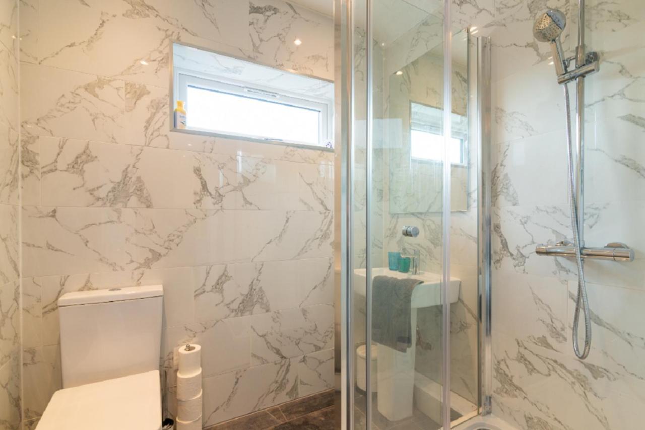 Contractor Sleeps 6 - 11 - Airport Vakantiehuis Manchester