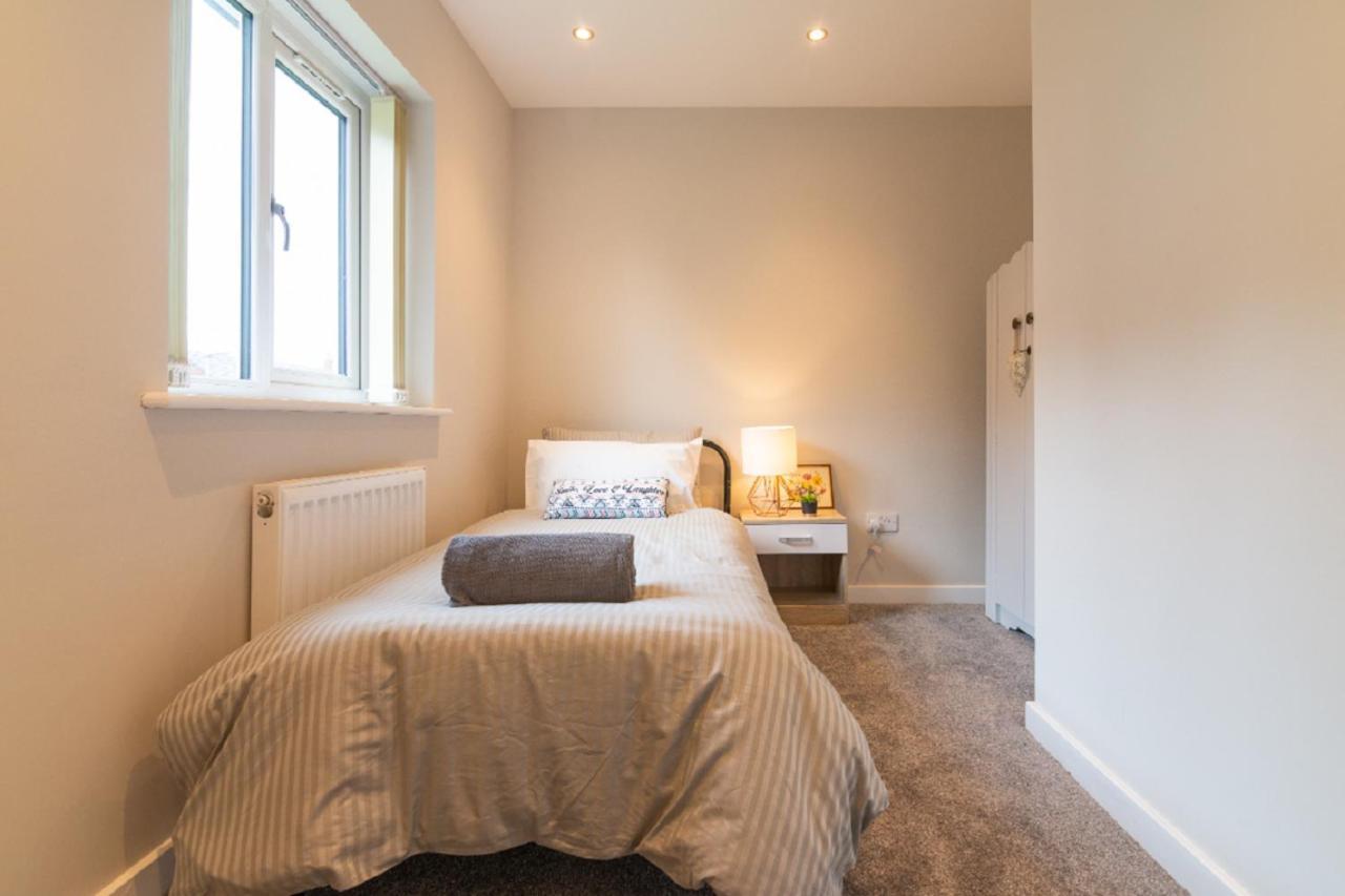 Contractor Sleeps 6 - 11 - Airport Vakantiehuis Manchester