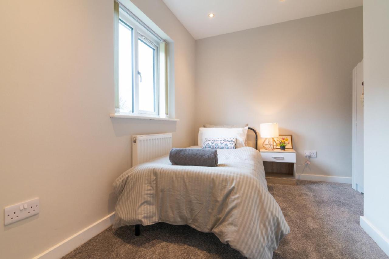 Contractor Sleeps 6 - 11 - Airport Vakantiehuis Manchester