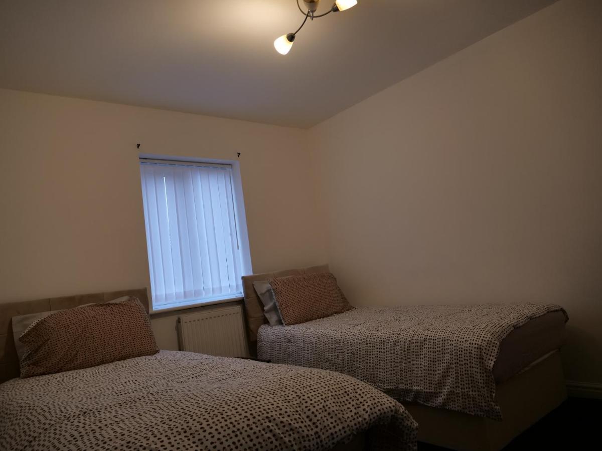 Appartement Spacious 4 Bed House, Sleep 8 Short & Long Stay, Free Parking ,5min Drive From Man Stadium *