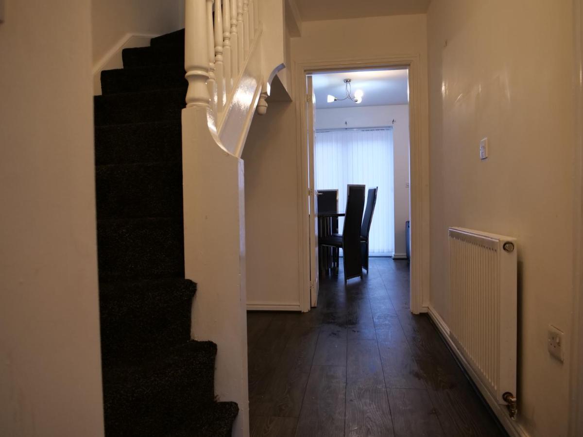 Appartement Spacious 4 Bed House, Sleep 8 Short & Long Stay, Free Parking ,5min Drive From Man Stadium Manchester