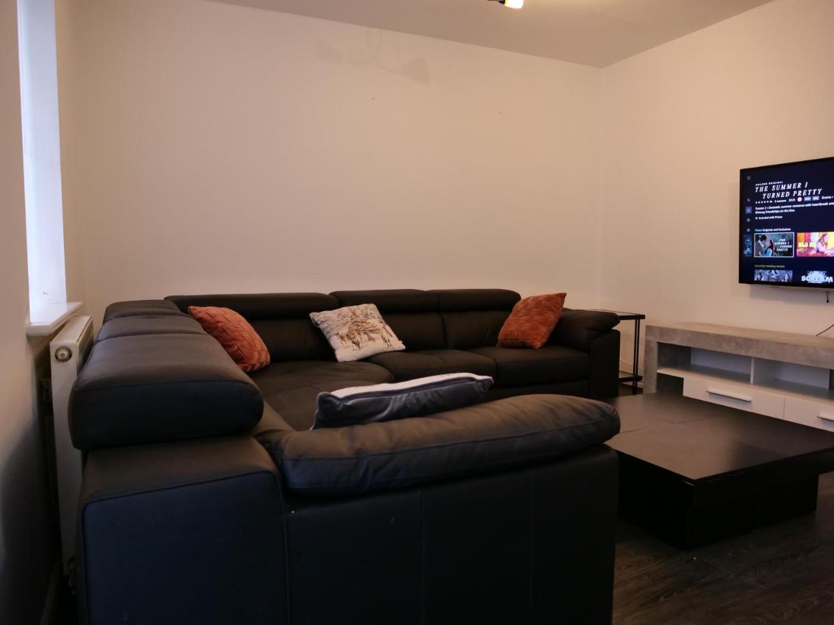 Appartement Spacious 4 Bed House, Sleep 8 Short & Long Stay, Free Parking ,5min Drive From Man Stadium *
