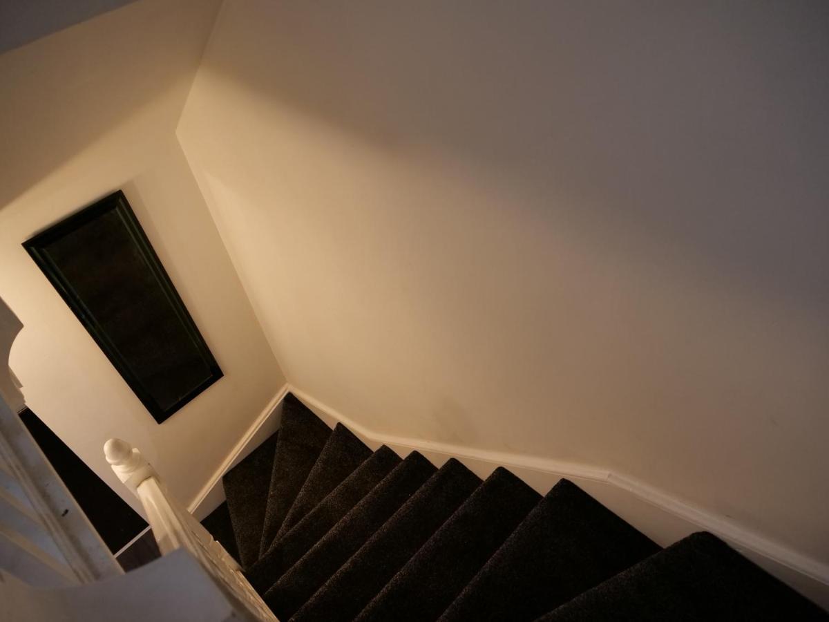 Spacious 4 Bed House, Sleep 8 Short & Long Stay, Free Parking ,5min Drive From Man Stadium Appartement