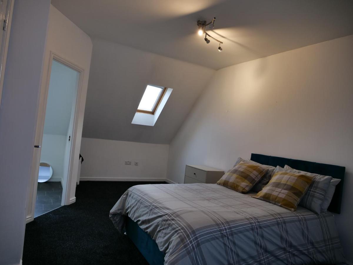 Appartement Spacious 4 Bed House, Sleep 8 Short & Long Stay, Free Parking ,5min Drive From Man Stadium *