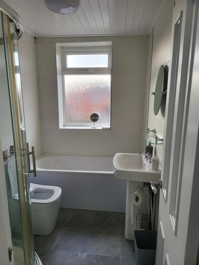 Serene 3br With Free Parking Vakantiehuis *