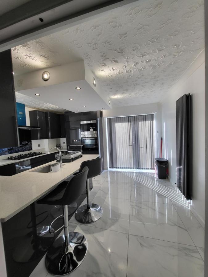 Vakantiehuis Serene 3br With Free Parking *