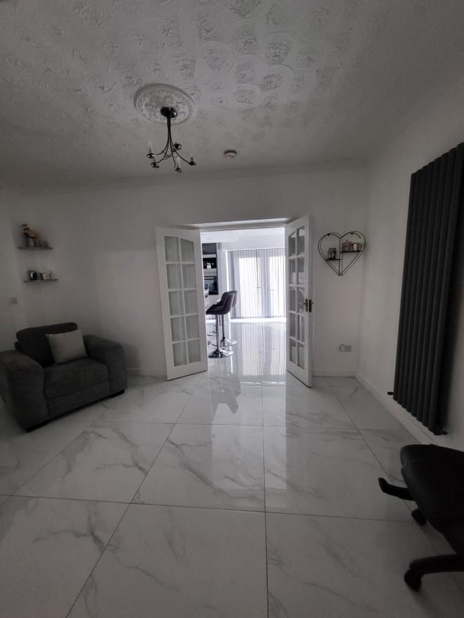 Serene 3br With Free Parking Vakantiehuis *
