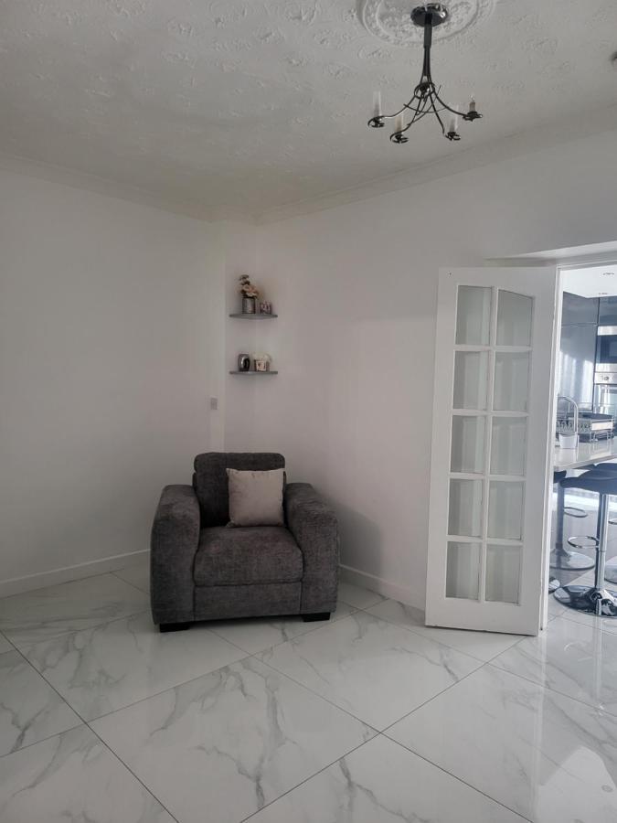 Vakantiehuis Serene 3br With Free Parking *