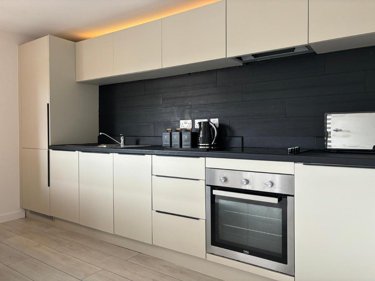 Apartment Riverside Wharf - Free Parking, Business, Couples & Families *