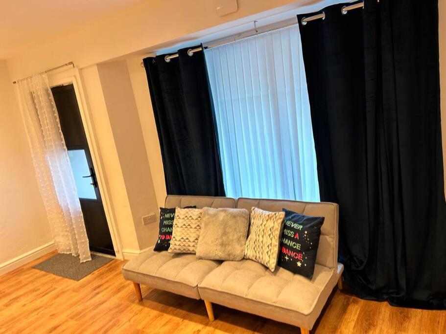 Spacious 1-bed In Stretford * Manchester