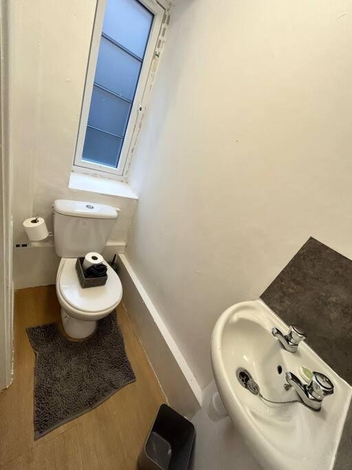 Spacious 1-bed In Stretford *