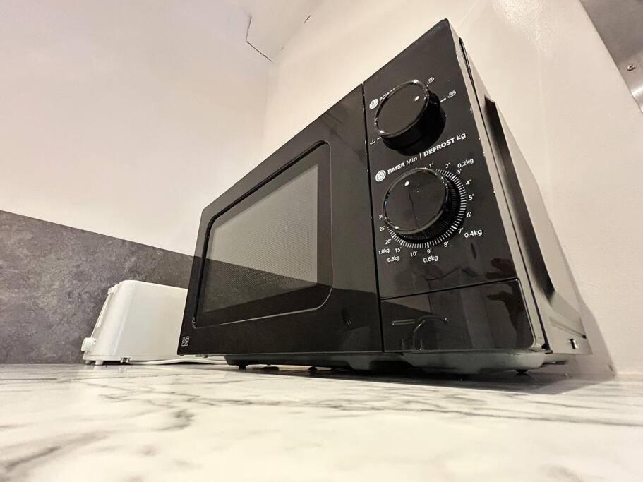 Spacious 1-bed In Stretford Appartement