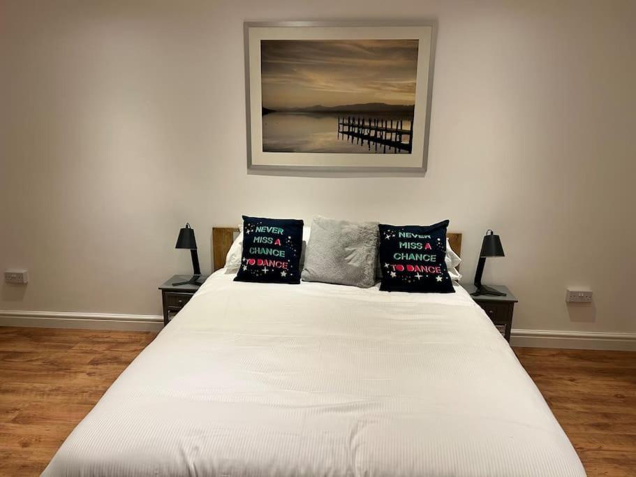 Spacious 1-bed In Stretford * Manchester
