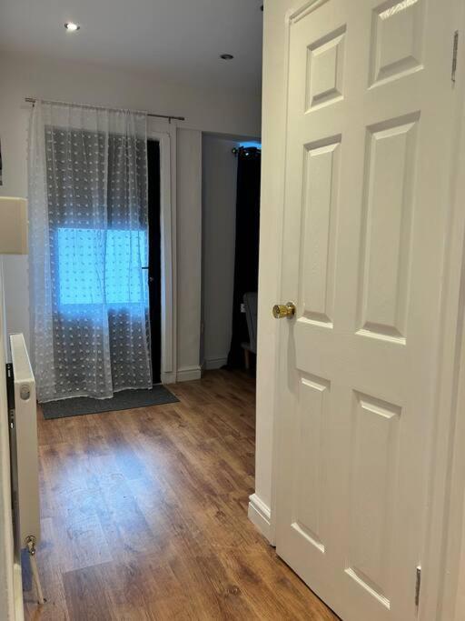 Spacious 1-bed In Stretford *
