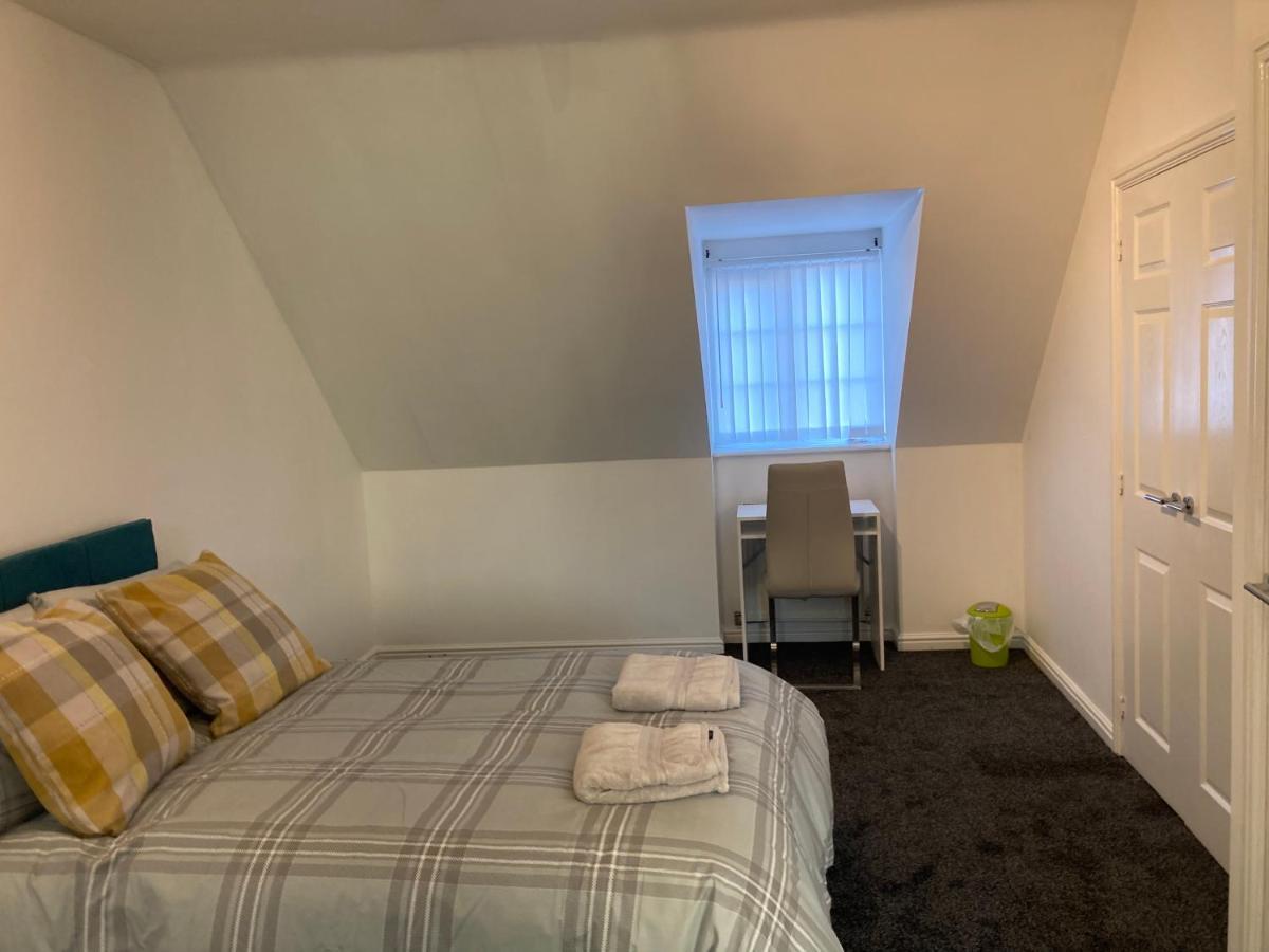 Appartement Spacious 4 Bed House, Sleep 8 Short & Long Stay, Free Parking ,5min Drive From Man Stadium *